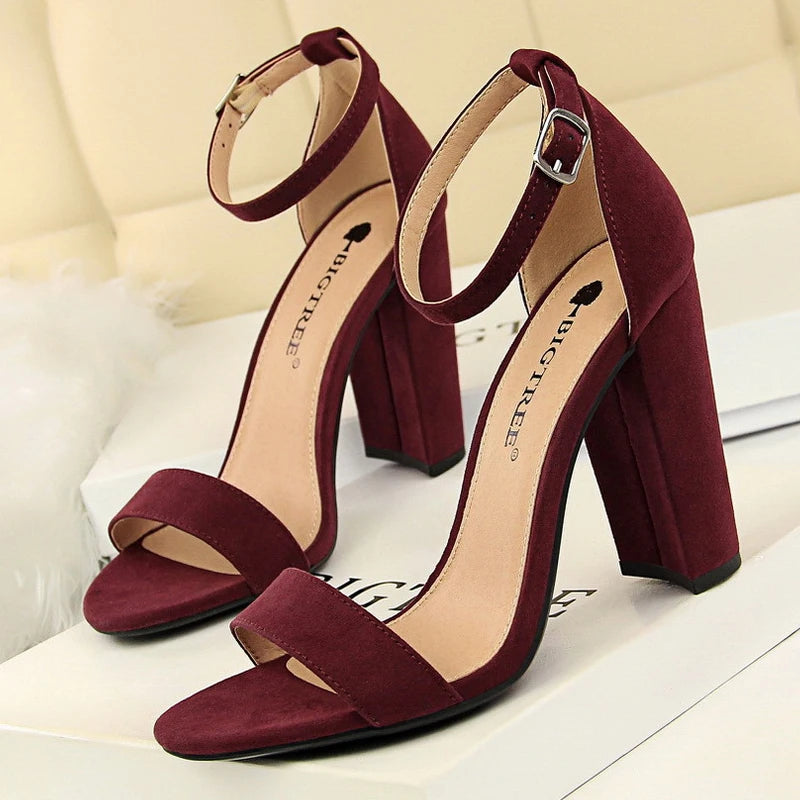 Classic Vintage Heels with a Flattering Fit