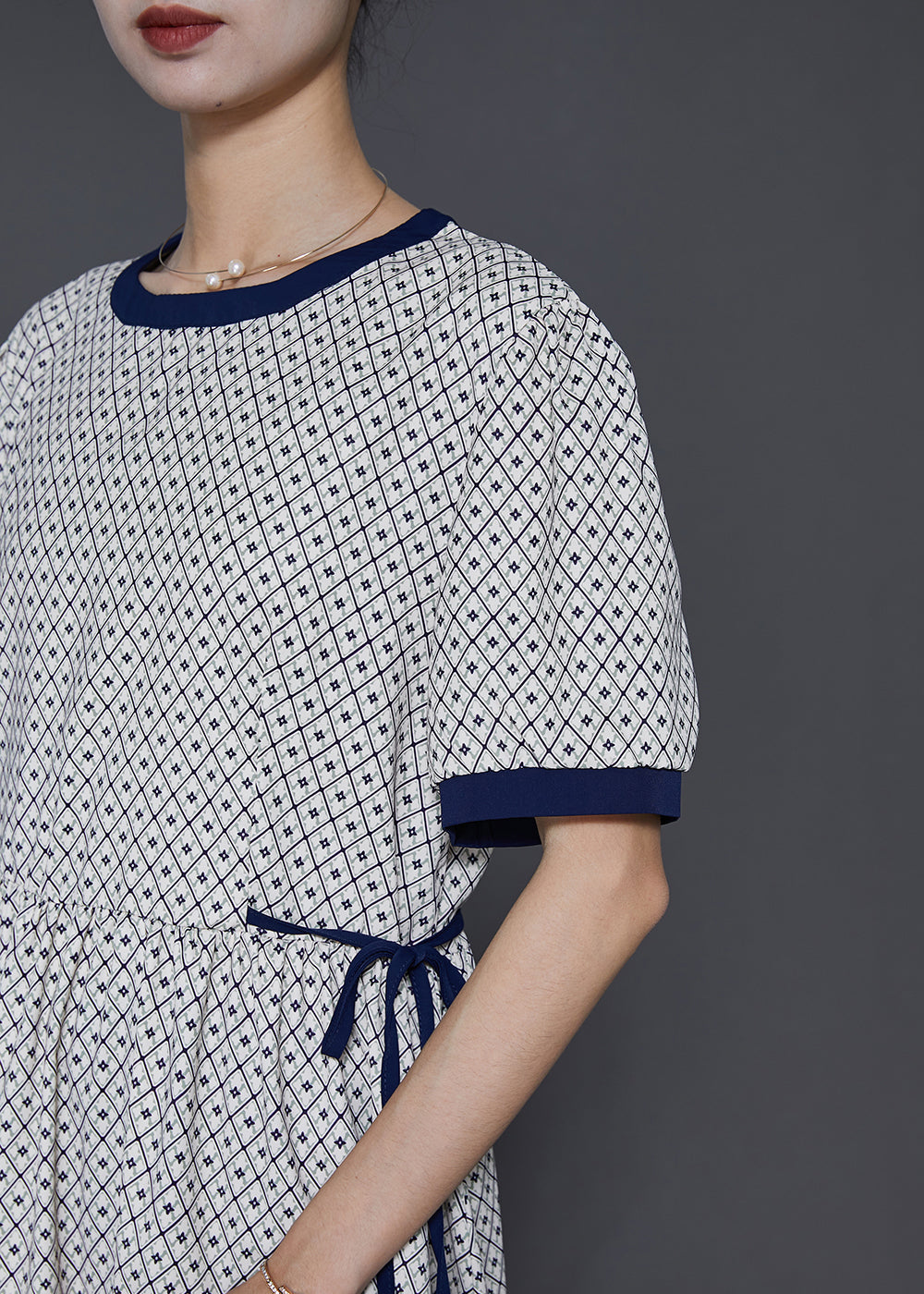 Effortlessly Elegant Dress with a Timeless Design