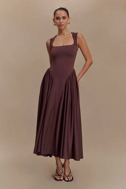 Well Tailored Dress with a Graceful Silhouette