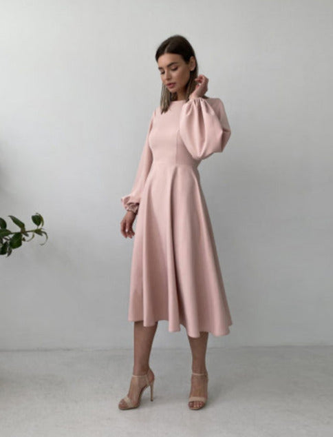 Well Tailored Dress with a Graceful Silhouette
