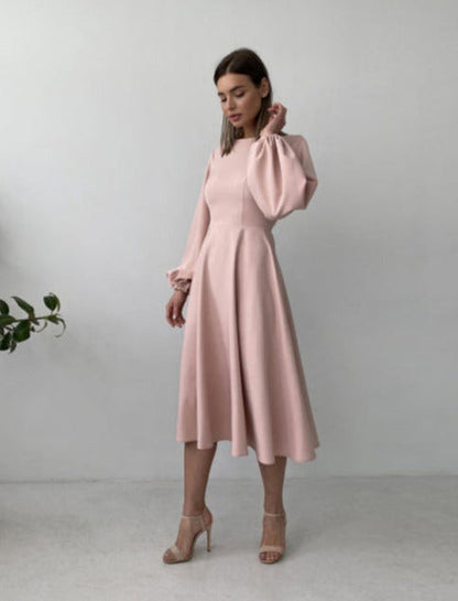 Well Tailored Dress with a Graceful Silhouette