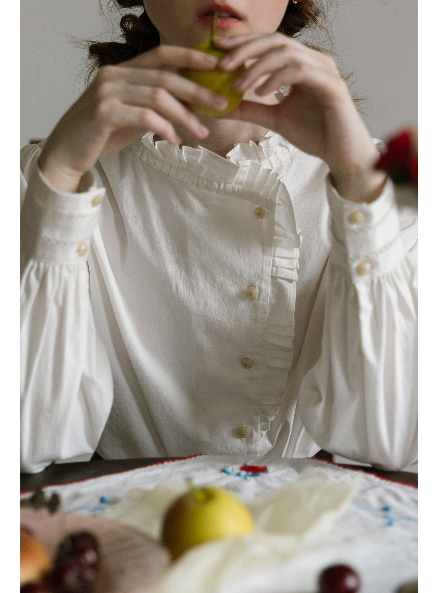 Effortlessly Elegant Shirt with a Timeless Design