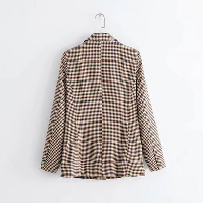 Effortlessly Elegant Jacket with a Timeless Design