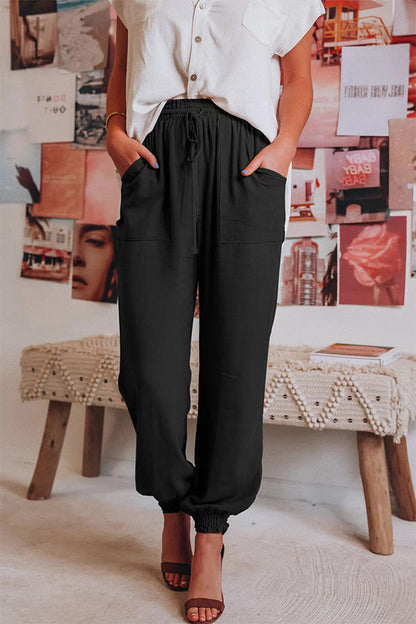 Effortlessly Elegant Trousers with a Timeless Design