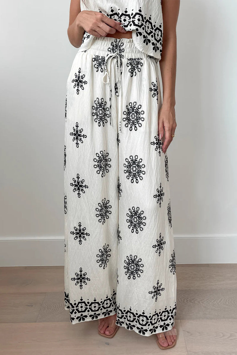 Effortlessly Elegant Garment with a Timeless Design