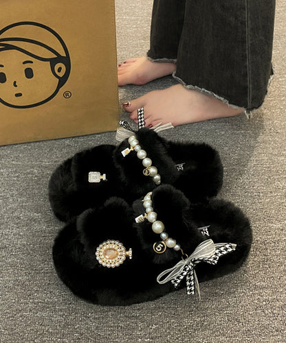 Well Tailored Sandals with a Graceful Silhouette