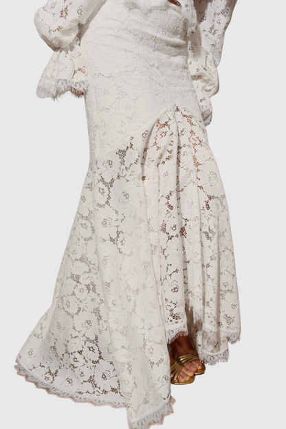 Well Tailored Blouse with a Graceful Silhouette