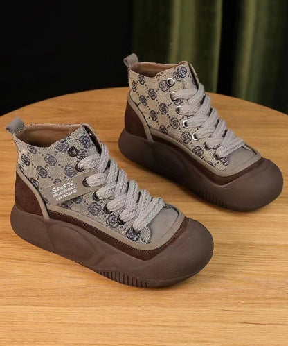 Well Tailored Shoes with a Graceful Silhouette