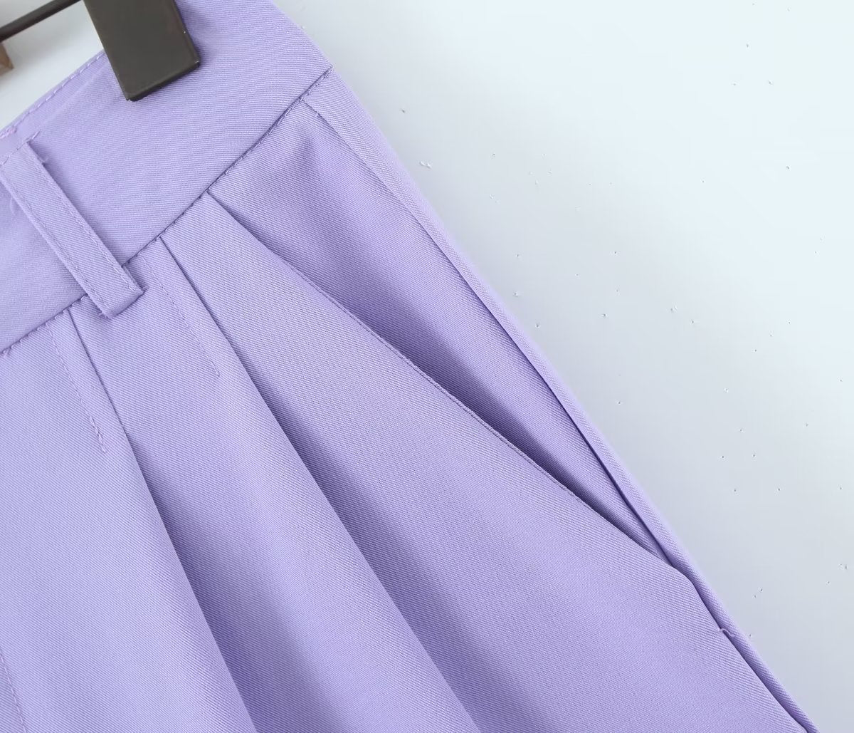 Well Tailored Pants with a Graceful Silhouette