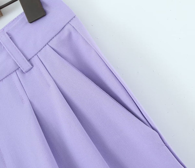 Well Tailored Pants with a Graceful Silhouette