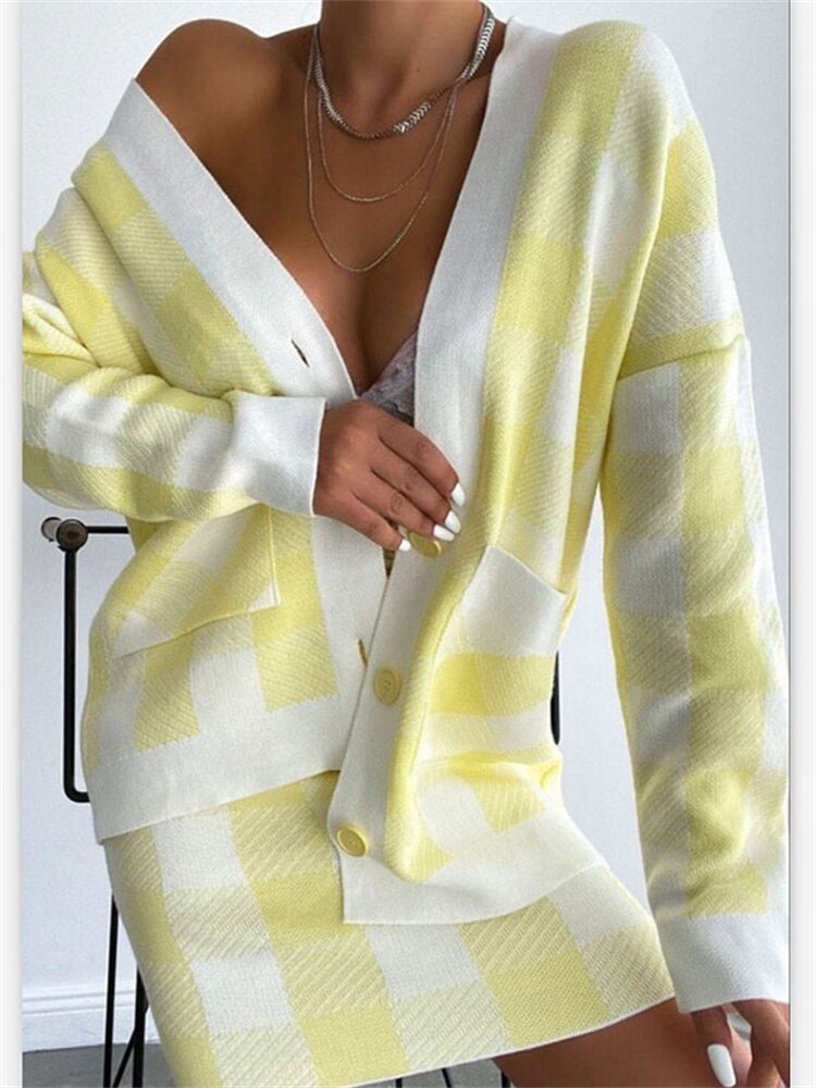 Well Tailored Cardigan with a Graceful Silhouette
