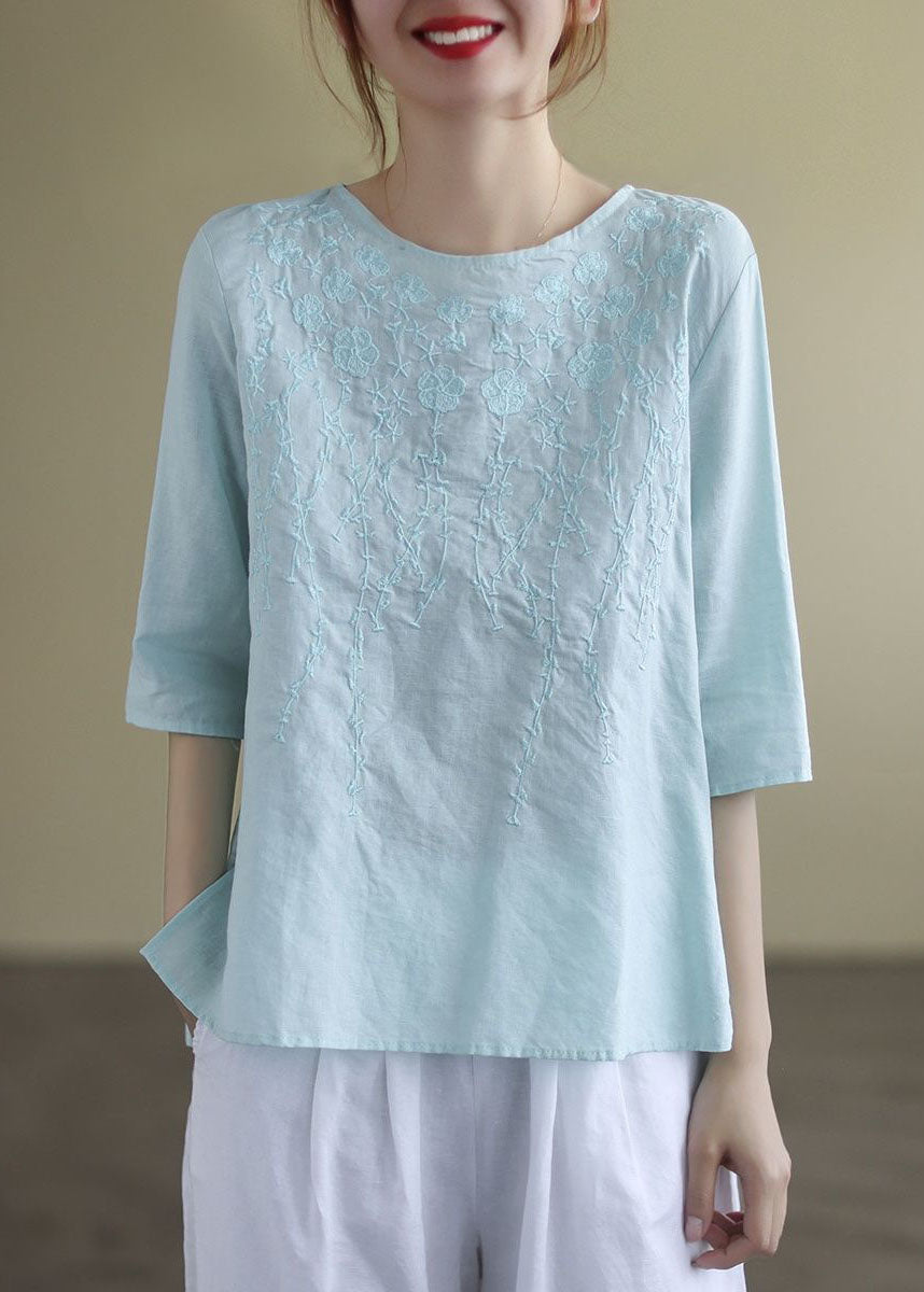 Sophisticated Blouse with a Clean Classic Look