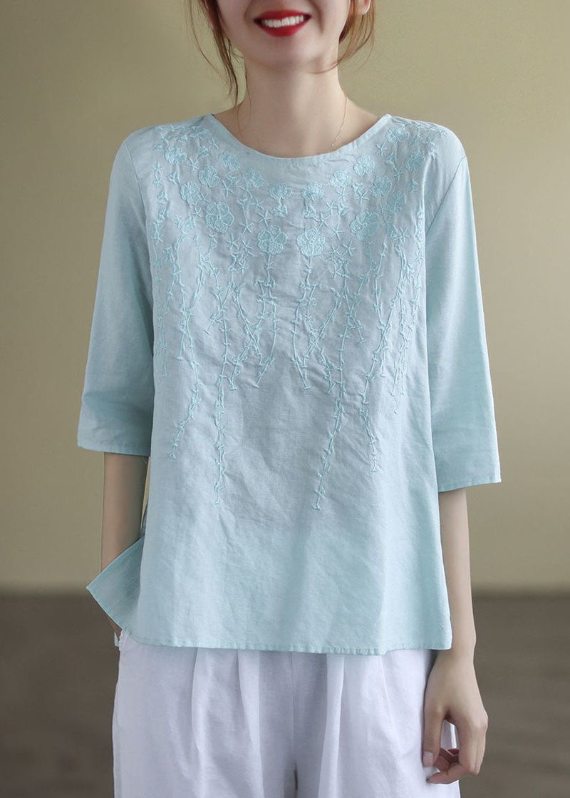 Sophisticated Blouse with a Clean Classic Look
