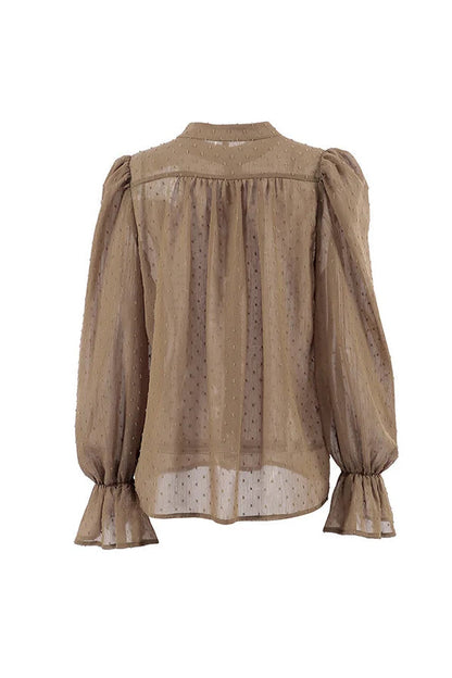 Well Tailored Shirt with a Graceful Silhouette