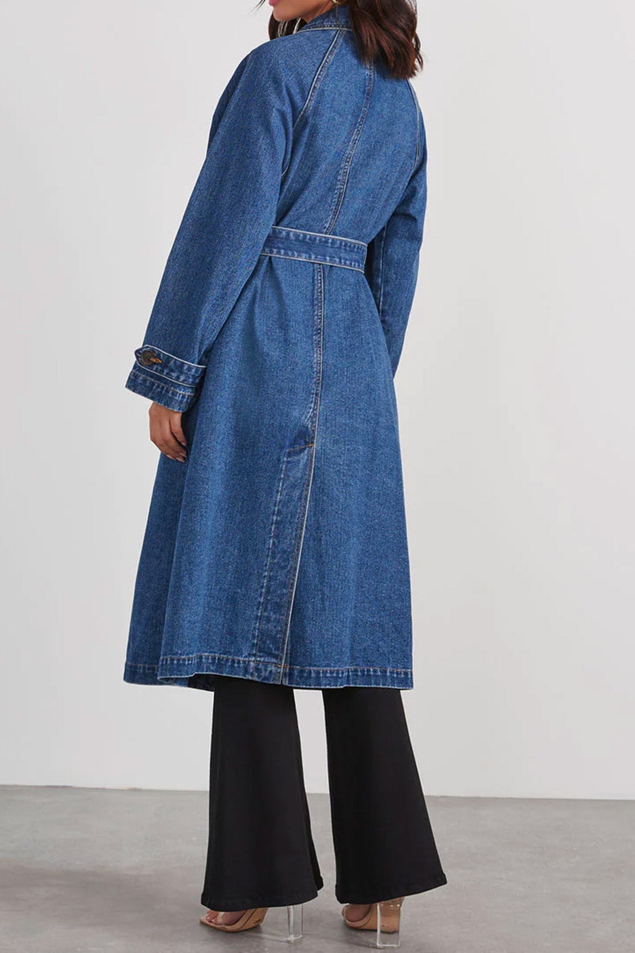 Beautifully Finished Coat in a Timeless Design