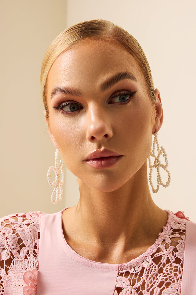 Effortlessly Elegant Garment with a Timeless Design