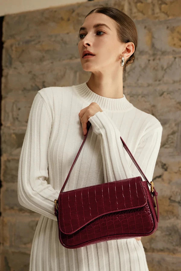 Well Tailored Bag with a Graceful Silhouette