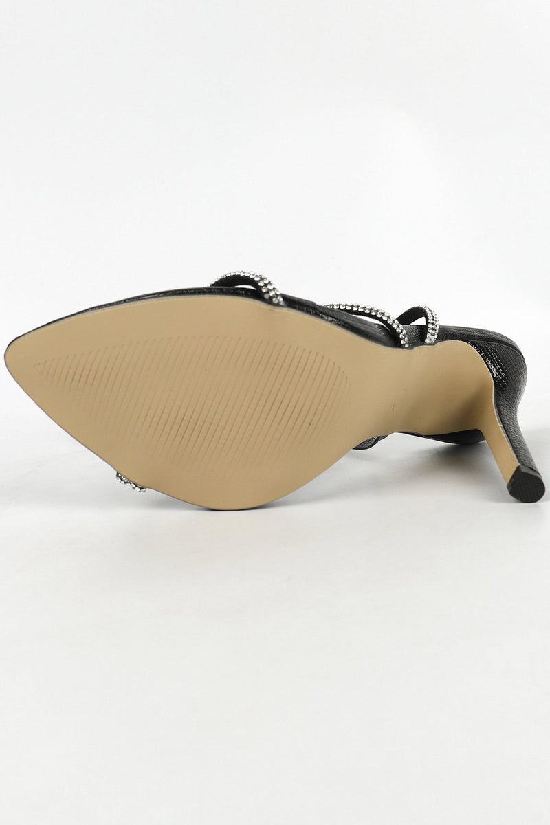 Effortlessly Elegant Heels with a Timeless Design