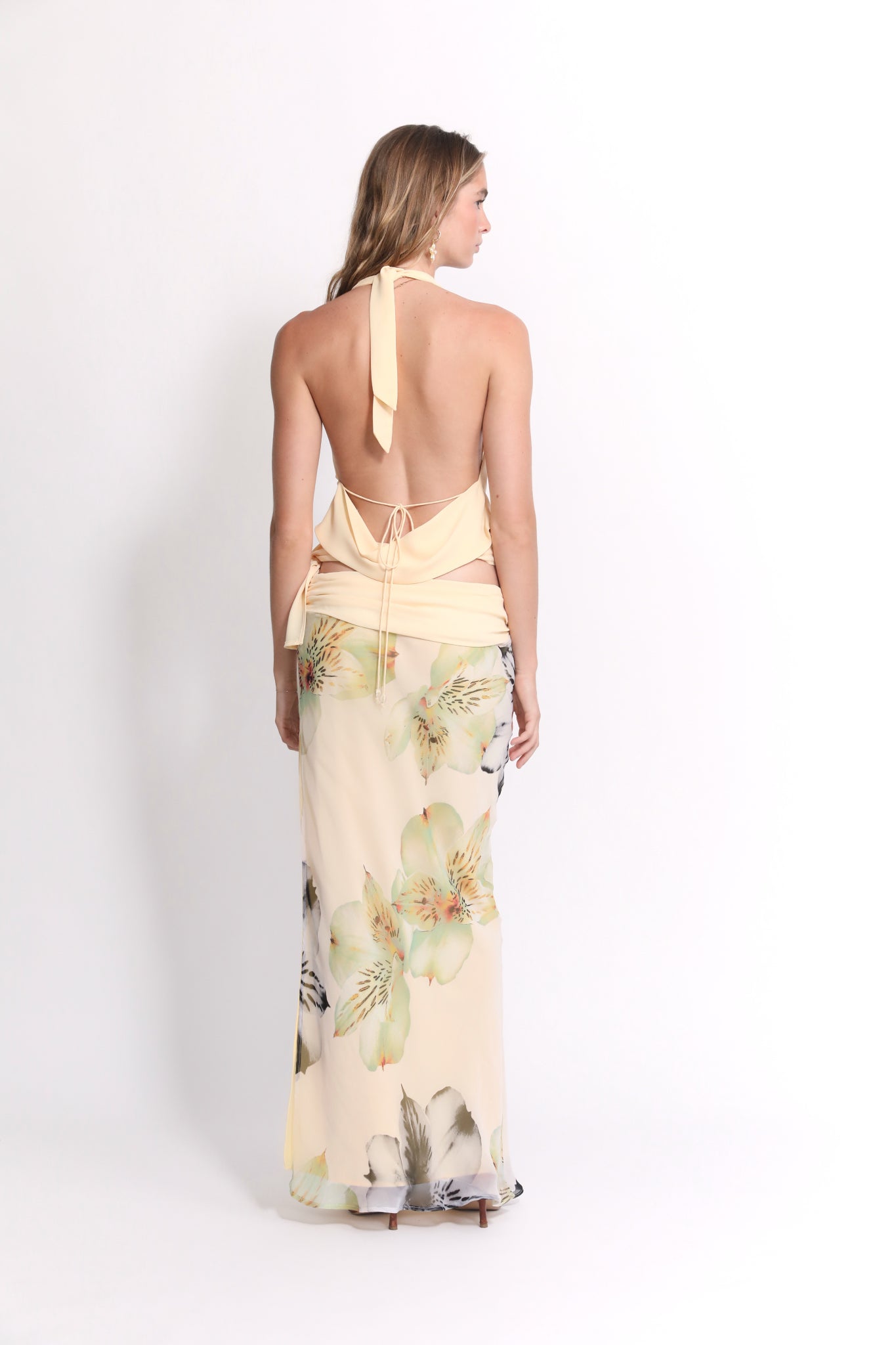Well Tailored Top with a Graceful Silhouette