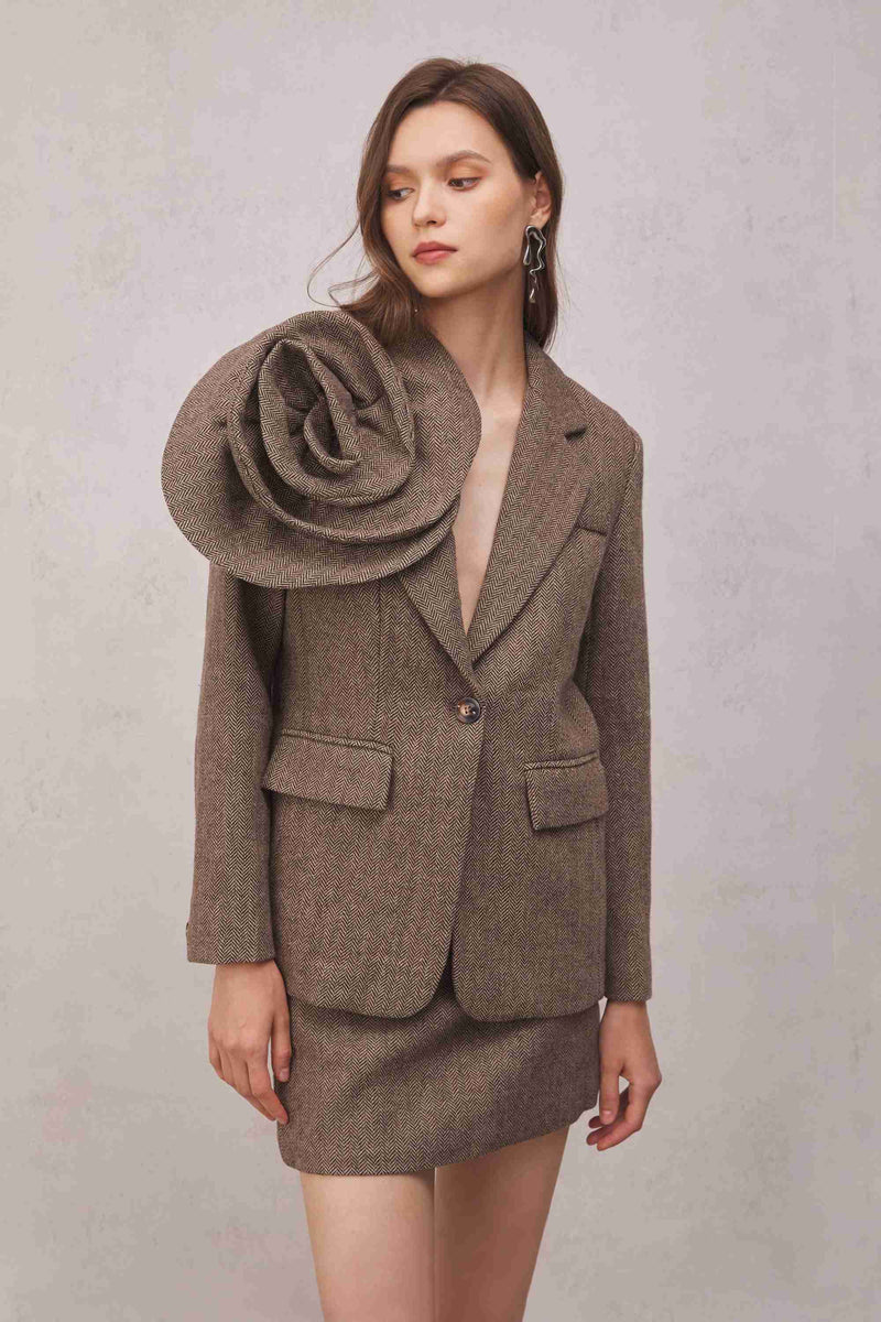 Effortlessly Elegant Garment with a Timeless Design