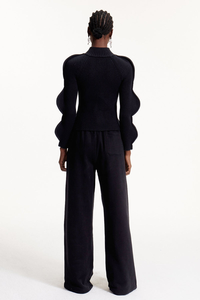 Well Tailored Pants with a Graceful Silhouette