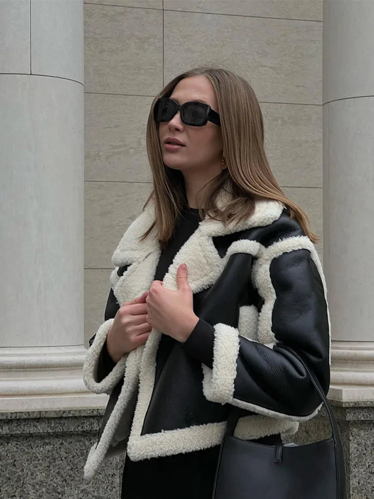Effortlessly Elegant Jacket with a Timeless Design