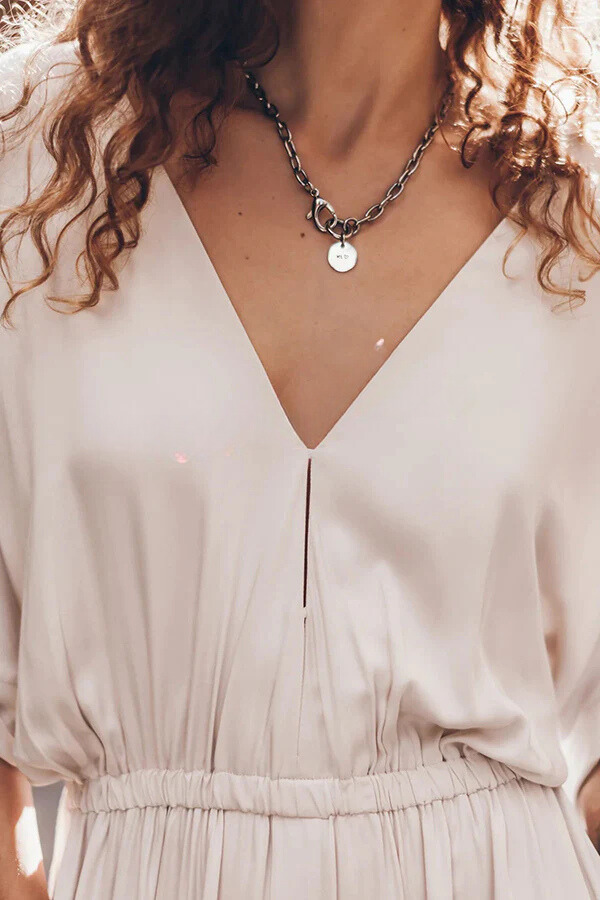 Sophisticated Dress with a Clean Classic Look