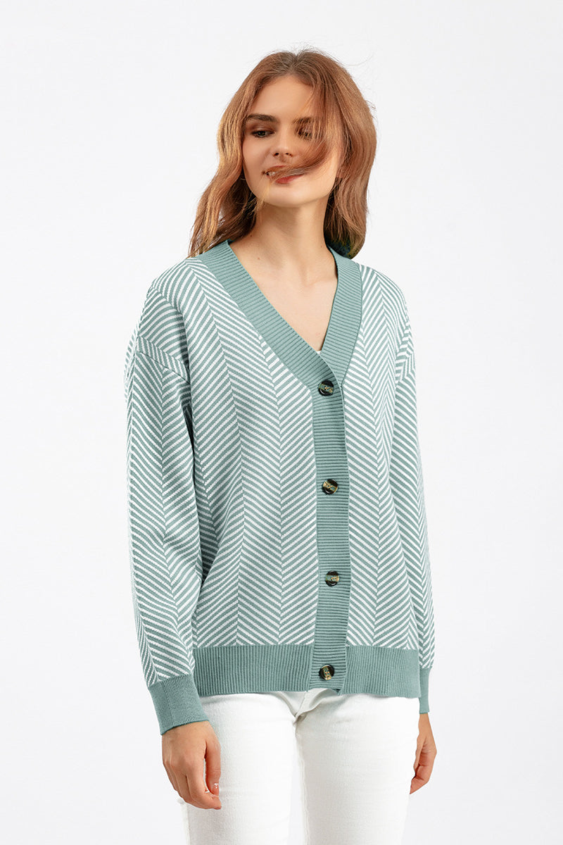 Classic Vintage Sweater with a Flattering Fit
