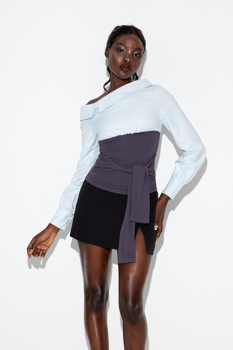 Well Tailored Top with a Graceful Silhouette