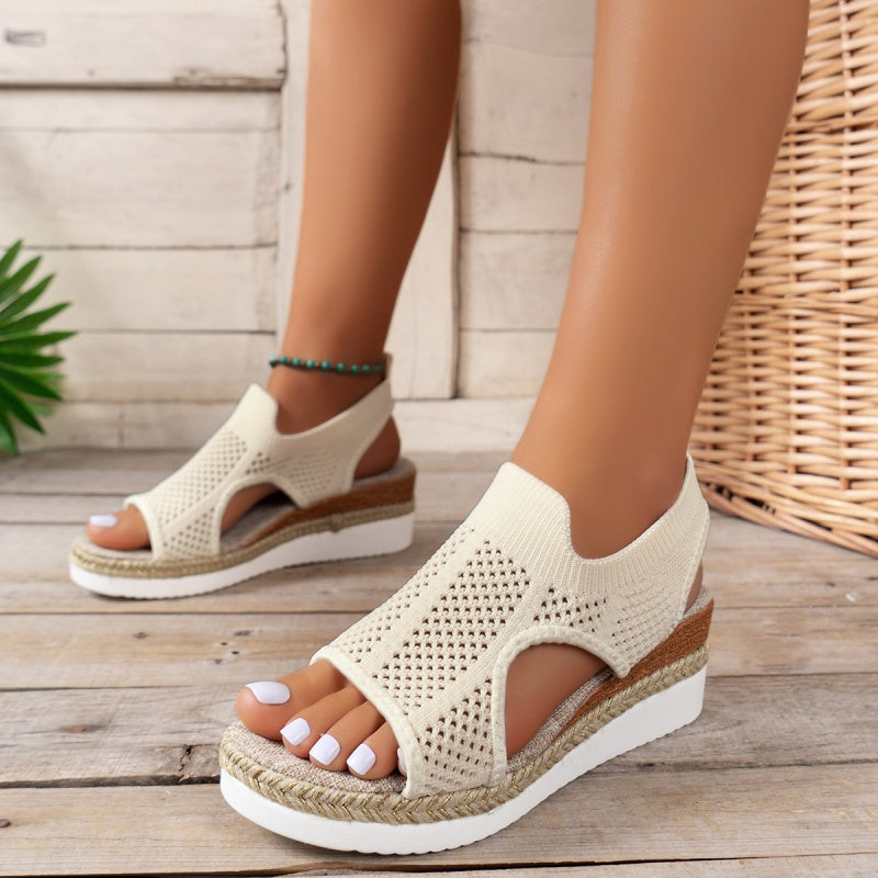 Well Tailored Shoes with a Graceful Silhouette