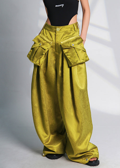 Effortlessly Elegant Pants with a Timeless Design