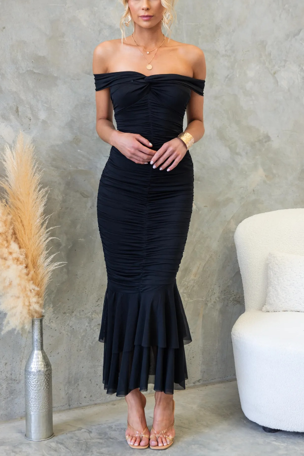 Well Tailored Dress with a Graceful Silhouette