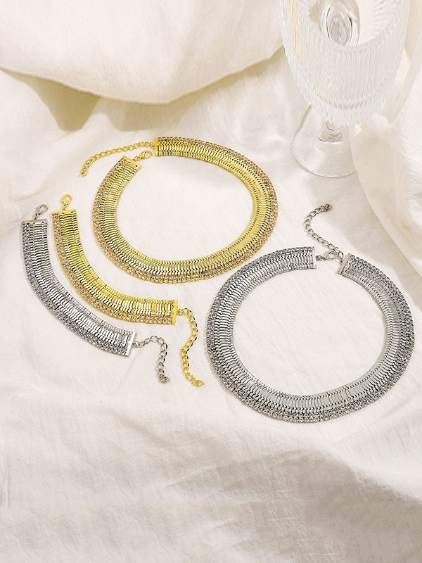 Sophisticated Garment with a Clean Classic Look
