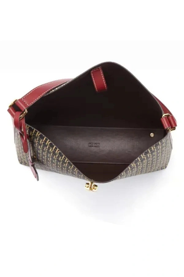 Beautifully Finished Bag in a Timeless Design