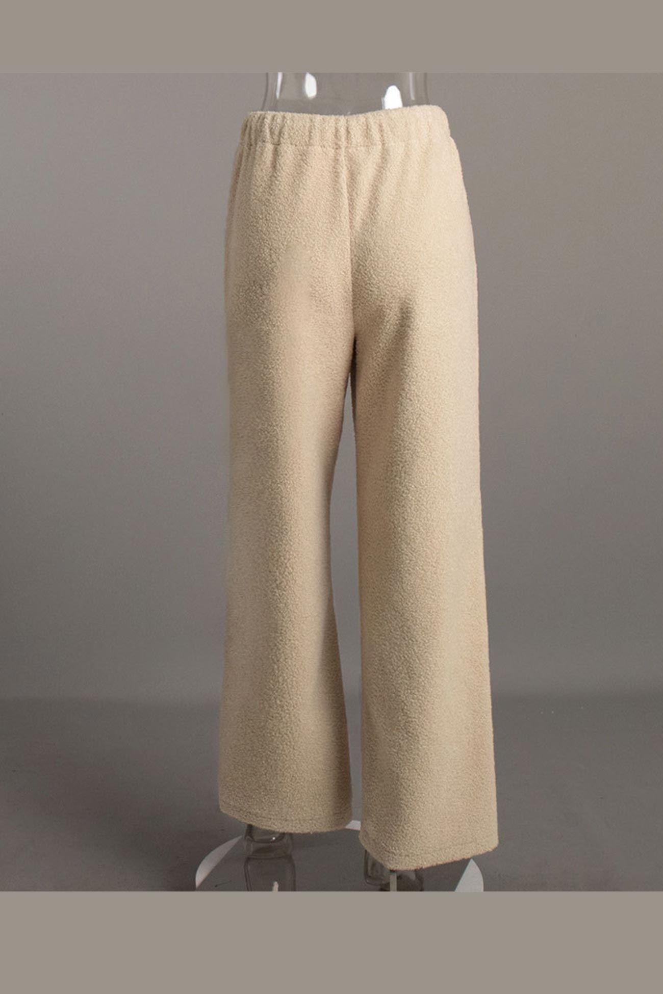 Effortlessly Elegant Pants with a Timeless Design