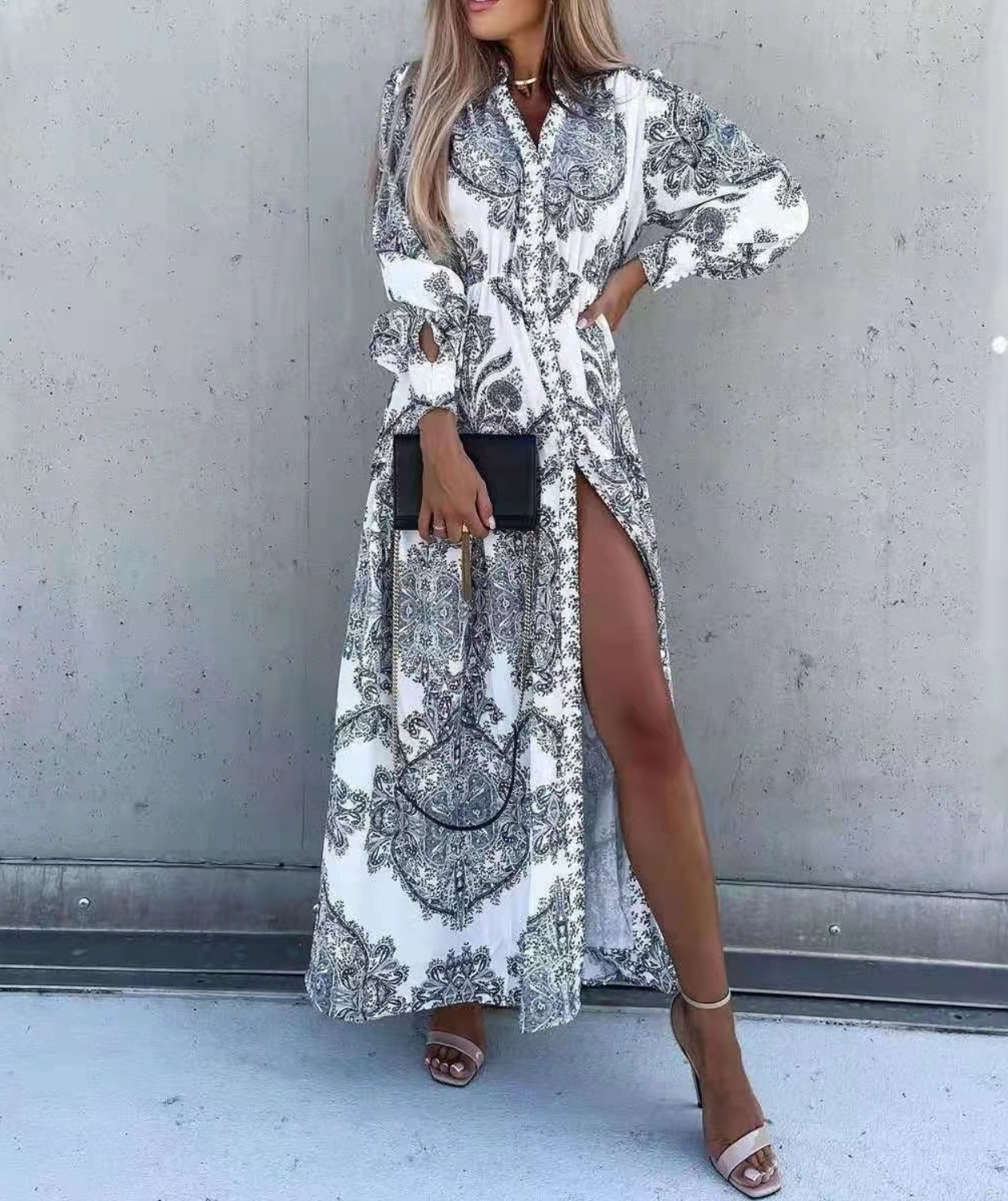 Beautifully Finished Dress in a Timeless Design