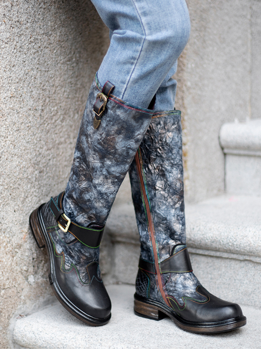 Effortlessly Elegant Boots with a Timeless Design
