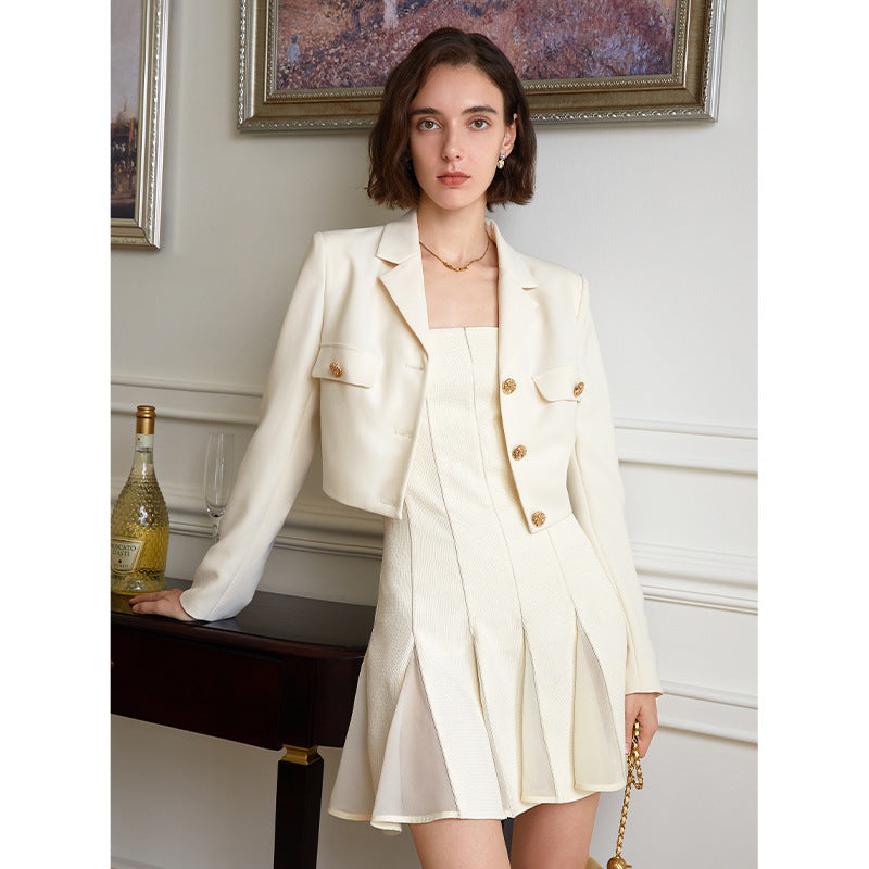 Well Tailored Dress with a Graceful Silhouette