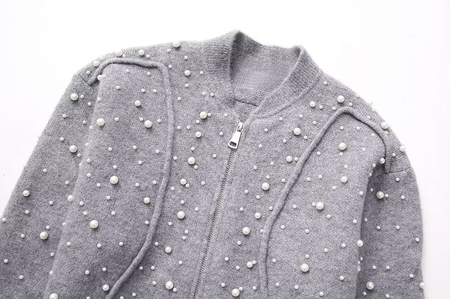 Well Tailored Sweater with a Graceful Silhouette