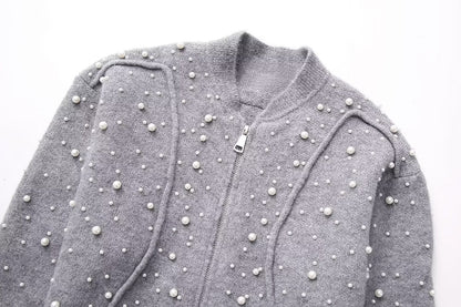 Well Tailored Sweater with a Graceful Silhouette