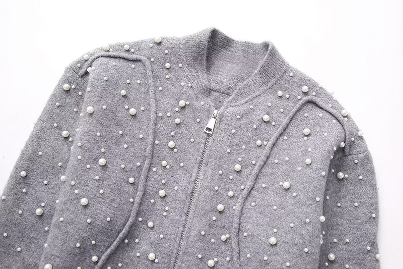 Well Tailored Sweater with a Graceful Silhouette
