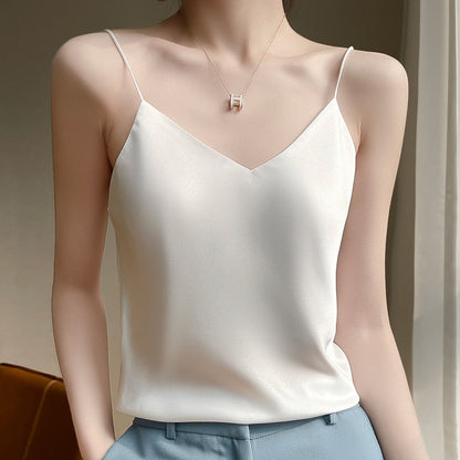 Well Tailored Top with a Graceful Silhouette