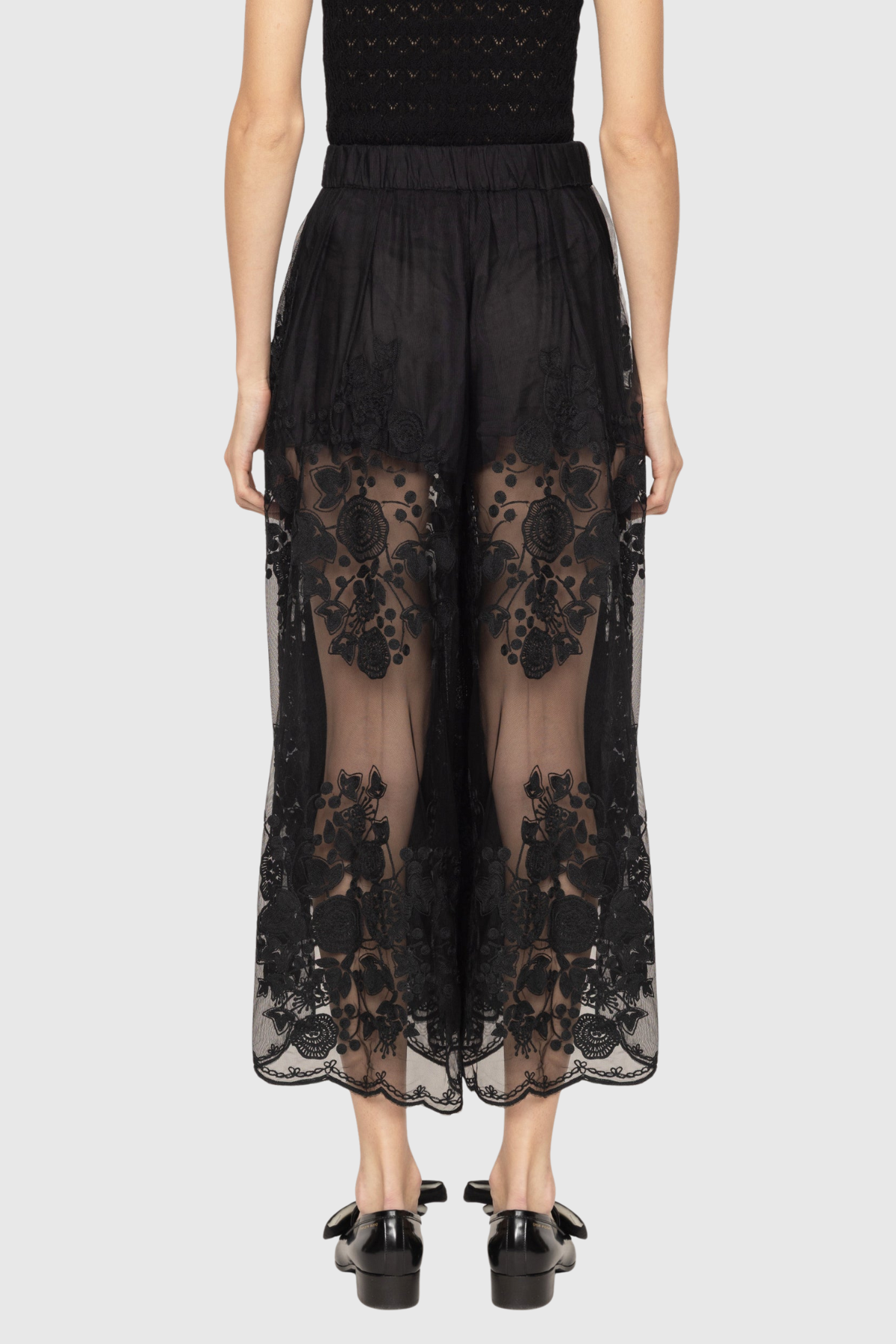 Effortlessly Elegant Garment with a Timeless Design