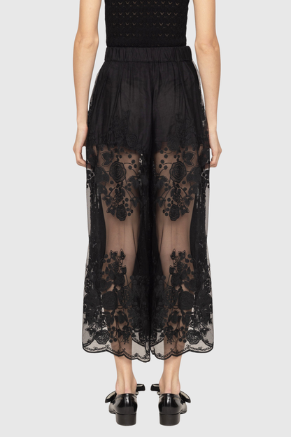 Effortlessly Elegant Garment with a Timeless Design
