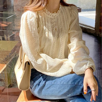 Well Tailored Blouse with a Graceful Silhouette
