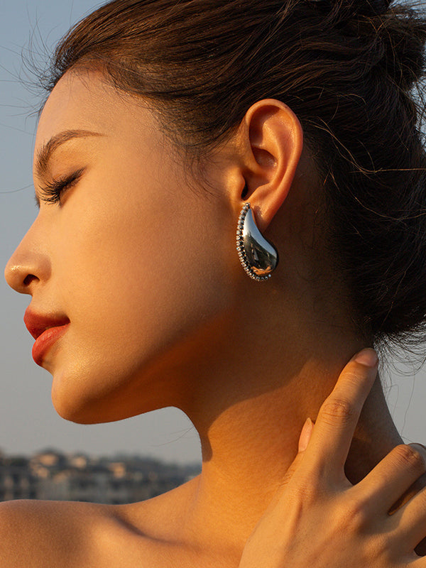 Effortlessly Elegant Garment with a Timeless Design