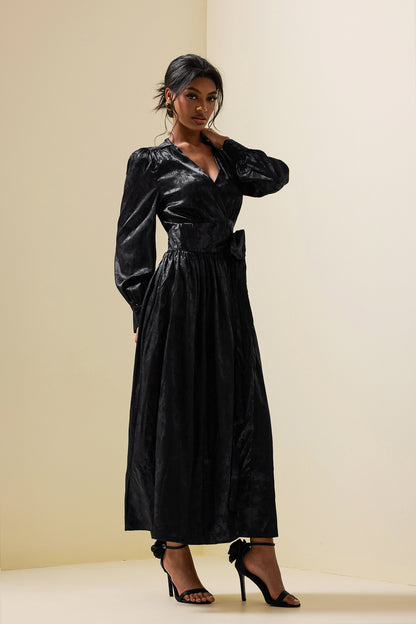 Effortlessly Elegant Dress with a Timeless Design