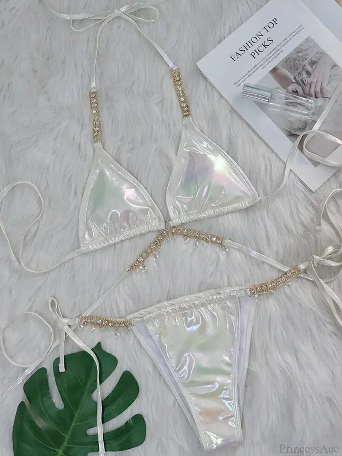 Beautifully Finished Bikini in a Timeless Design