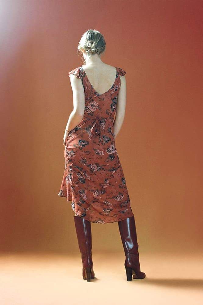 Effortlessly Elegant Dress with a Timeless Design