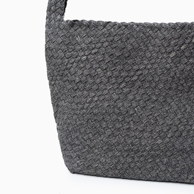 Effortlessly Elegant Bag with a Timeless Design